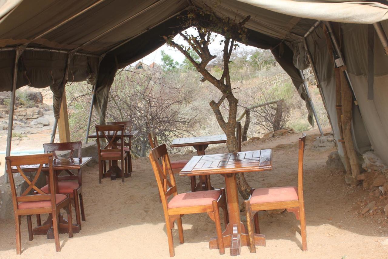 Lion'S Cave Camp, Samburu Villa Archers Post Esterno foto